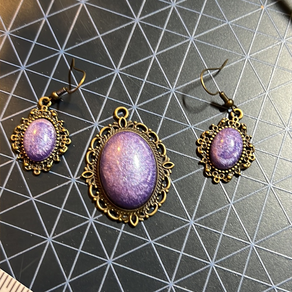 24011 Purple Resin Earrings and Necklace Pendant